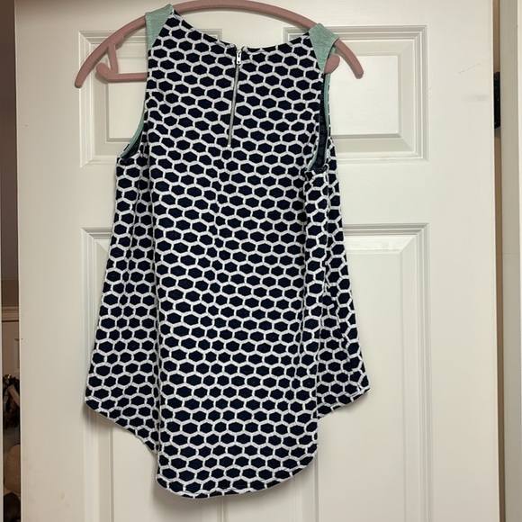 Blue and white flowy tank top lg - Picture 5 of 7